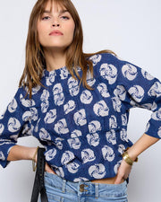 Blusa Gomas Manga Larga Estampado Flor Círculo Azul - 1