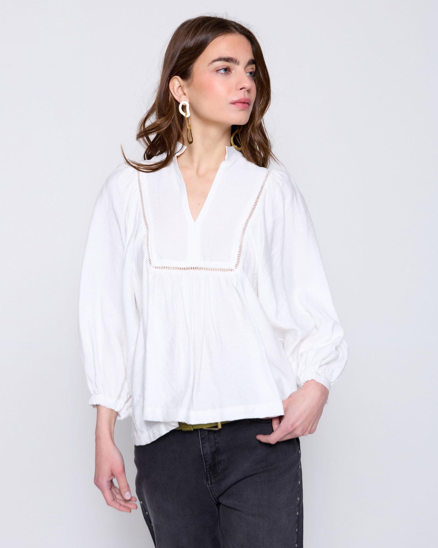 Basic Blouse White Entredos