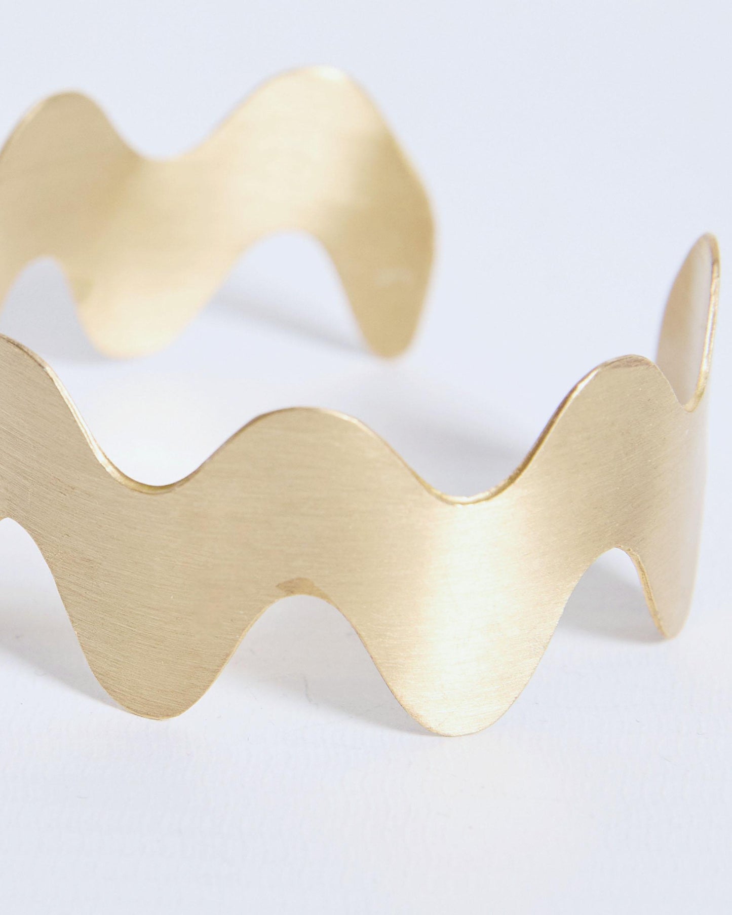 Thin Gold Wave Bracelet