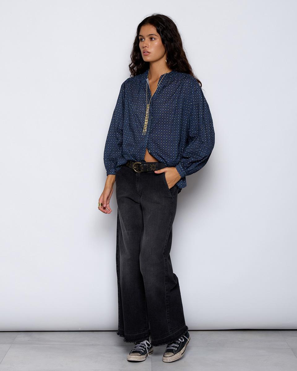 Blouse with buttons and blue floral print